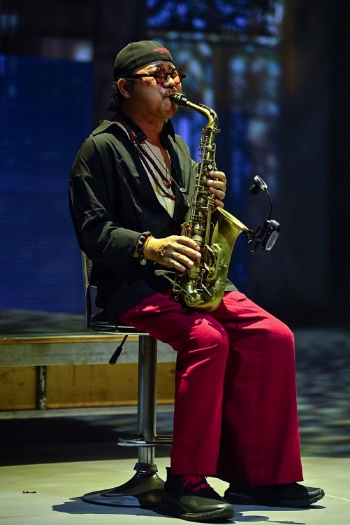 Nghệ sĩ saxophone Trần Mạnh Tuấn tái ngộ sau bạo bệnh trong liveshow 'Ngày em thắp sao trời' của Đàm Vĩnh Hưng