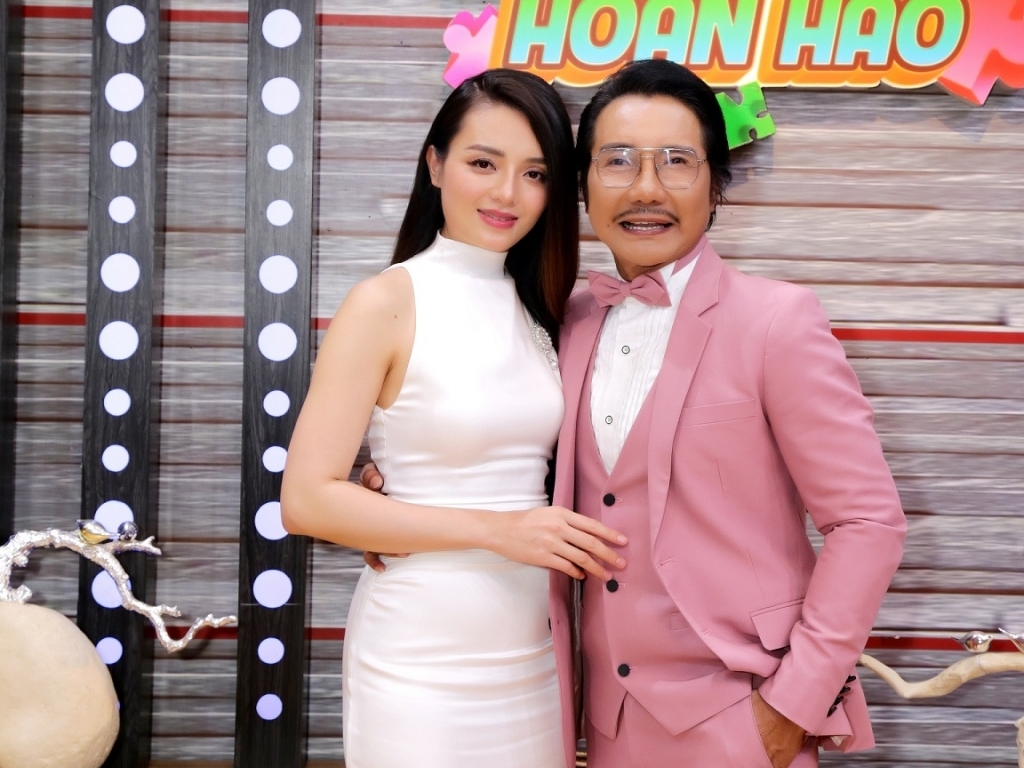 Nhạc sĩ Thái Hùng tuyên bố không ghen với vợ xinh đẹp nhỏ hơn 28 tuổi