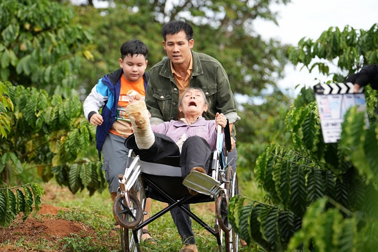 'Bà Hai' Thanh Hiền: 'Người mẹ quốc dân' đỉnh từ phim ra đến đời, tự đóng hết cảnh nguy hiểm dù đã 70!