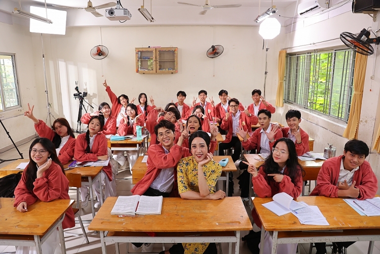 'Dưới tán cây mùa hè': Bộ phim thanh xuân nhẹ nhàng nhưng không kém phần kịch tính chiếm trọn trái tim 'hủ nữ'