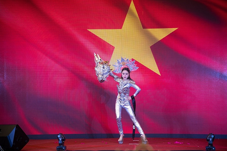 Á hậu thấp nhất lịch sử Lê Trang Ngân đoạt giải Miss Petite Global Asia 2024