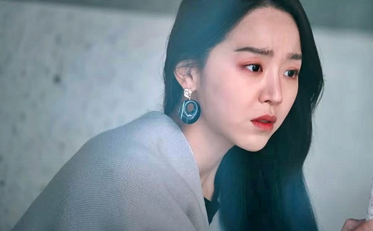 Phim mới của 'chàng hậu' Shin Hye Sun tung teaser trailer hứa hẹn câu chuyện hồi hộp, bí ẩn từng giây!