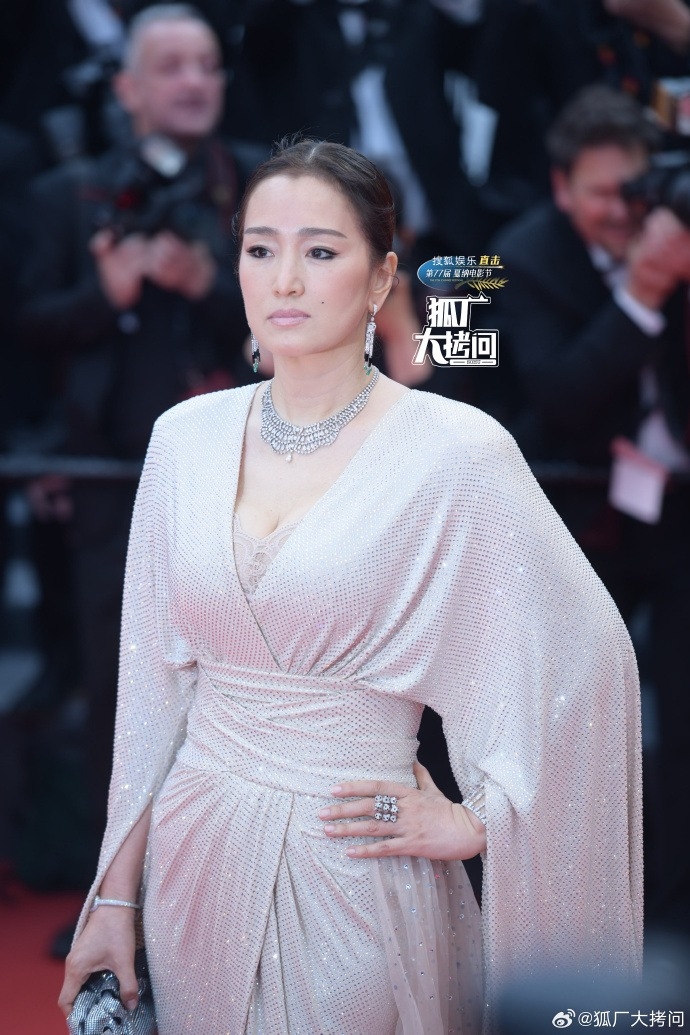 Mỹ nhân C-biz khoe sắc thảm đỏ Liên hoan phim Cannes 2024: Củng Lợi U60 'chặt đẹp' đàn em
