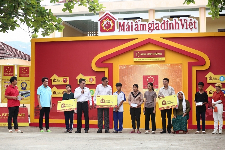 'Mái ấm gia đình Việt': NSND Trọng Phúc và nghệ sĩ Thanh Thủy góp sức mang về giải thưởng 105 triệu cho trẻ em mồ côi