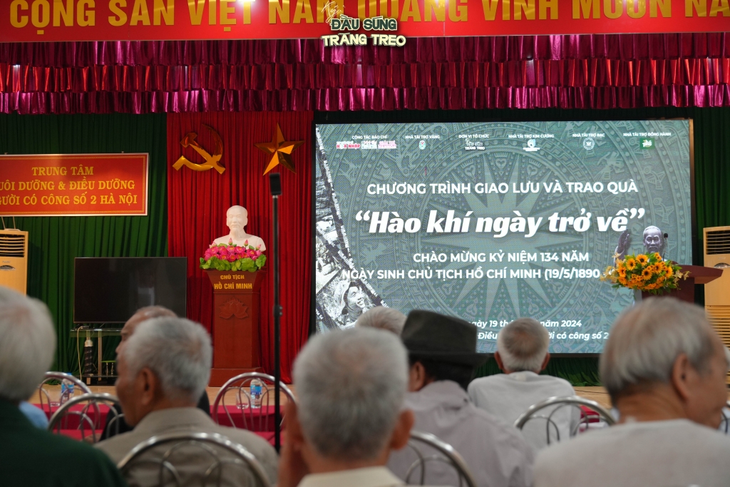 Ký: Đầu súng trăng treo - Thế hệ trẻ tri ân lịch sử cùng sự kiện 'Hào khí ngày trở về'