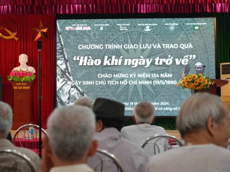 Ký: Đầu súng trăng treo - Thế hệ trẻ tri ân lịch sử cùng sự kiện 'Hào khí ngày trở về'