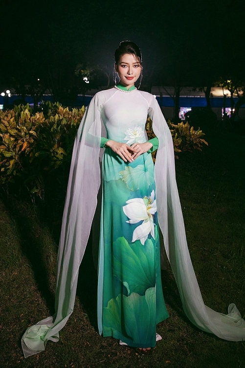Dàn Hoa hậu, Á hậu hoàn vũ Việt Nam trình diễn áo dài tại khai mạc Lễ hội sen Đồng Tháp năm 2024
