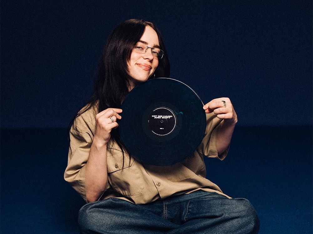 Sao Việt phấn khích khi Billie Eilish ra mắt album mới và gửi lời chào Việt Nam