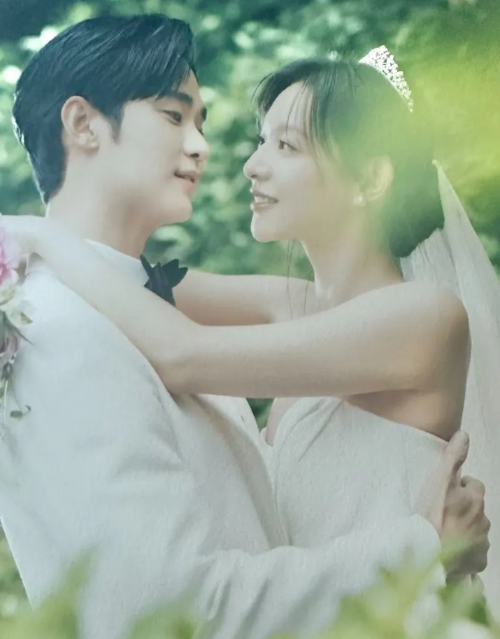 'Queen of Tears' hết rồi nhưng ảnh cưới của Kim Soo Hyun - Kim Ji Won vẫn 'hot'