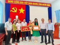 Lily Chen nhận bằng khen vinh dự của tỉnh nhà Tây Ninh