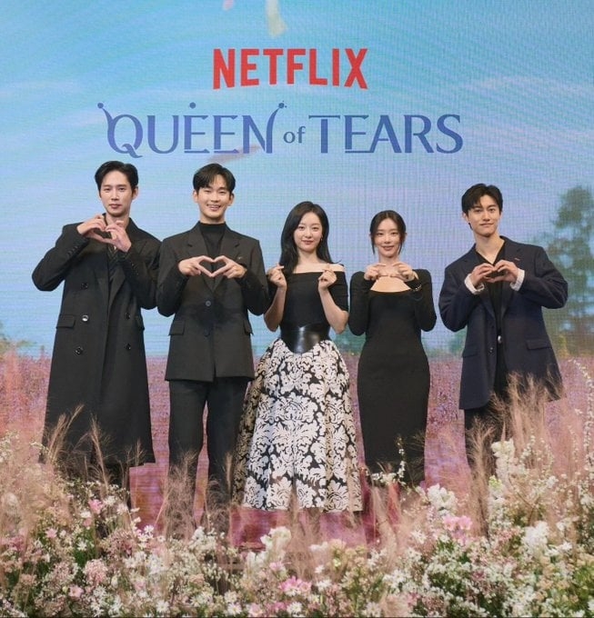 'Queen of Tears' chứng tỏ sức hút cực 'khủng': Album OST cháy hàng