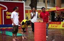 Quyền Linh, H’Hen Niê và Doãn Quốc Đam đội mưa ghi hình 'Mái ấm gia đình Việt' ở Yên Bái