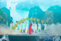 Ca sĩ Đoan Trang rạng rỡ tà áo dài Việt trong đêm giao lưu văn hóa Việt - Hoa 'Tinh hoa hội tụ'
