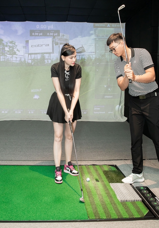 Nhóc tỳ nhà Thu Thủy, Đoan Trang tập tính kỷ luật, kiên nhẫn từ 'lớp học' chơi golf của MC Liêu Hà Trinh