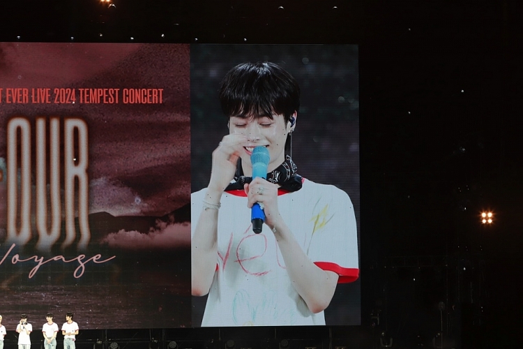Hanbin - Thành viên nhóm nhạc Tempest bật khóc tại concert đầu tiên trên quê hương