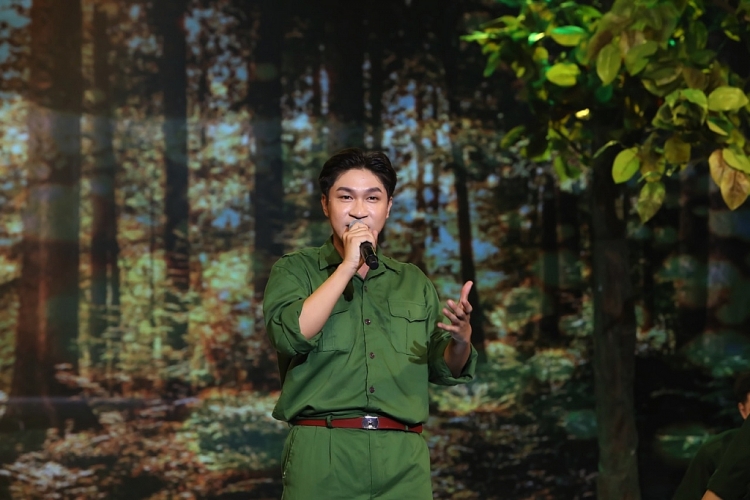 NSND Tạ Minh Tâm xúc động khi 'âm vang thời chiến' được Tường Vy tái hiện trên sân khấu 'Dấu ấn Việt'