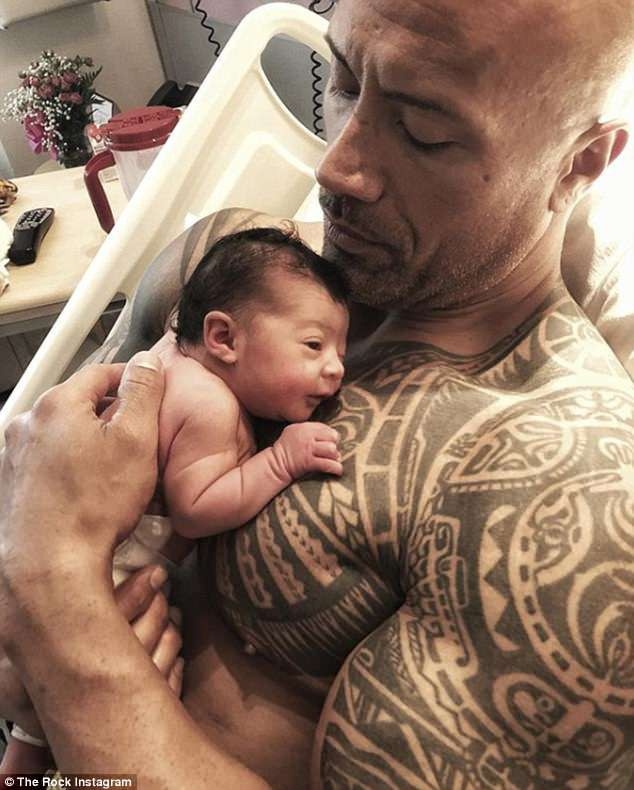 The Rock ưa thích skin care cùng con gái