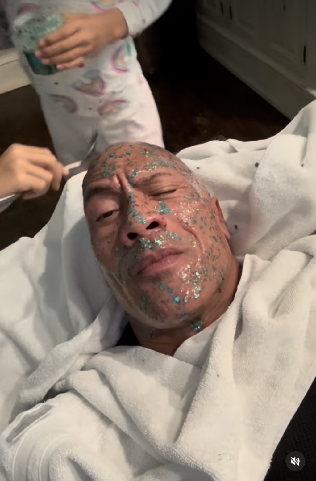 The Rock ưa thích skin care cùng con gái