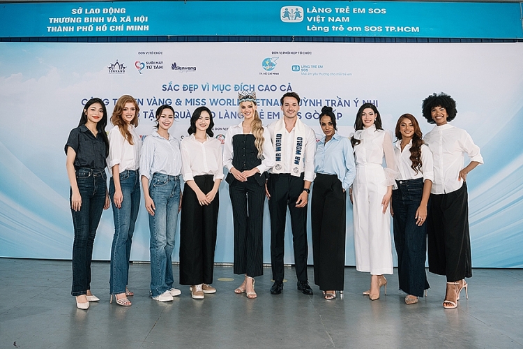 Hoa hậu Ý Nhi đi từ thiện cùng 'Miss World 2024' và 'Mr World 2019'