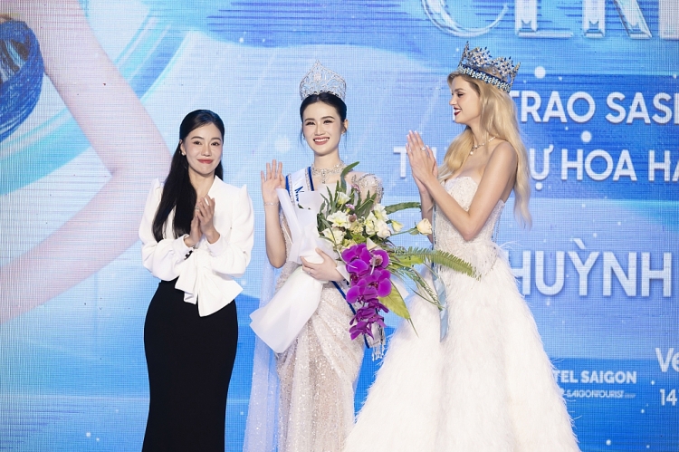 Hoa hậu Ý Nhi nhận sash 'Miss World Vietnam', đại diện Việt Nam tại 'Hoa hậu thế giới' lần thứ 72