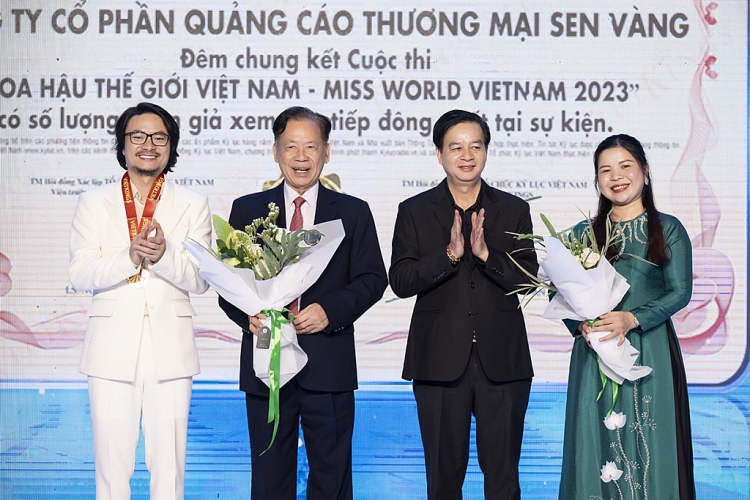 Hoa hậu Ý Nhi nhận sash 'Miss World Vietnam', đại diện Việt Nam tại 'Hoa hậu thế giới' lần thứ 72