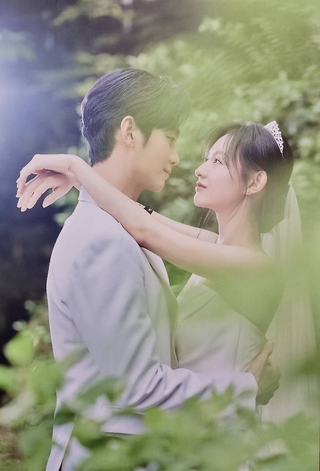Hé lộ 'ảnh cưới' chưa từng được công bố của Kim Soo Hyun và Kim Ji Won