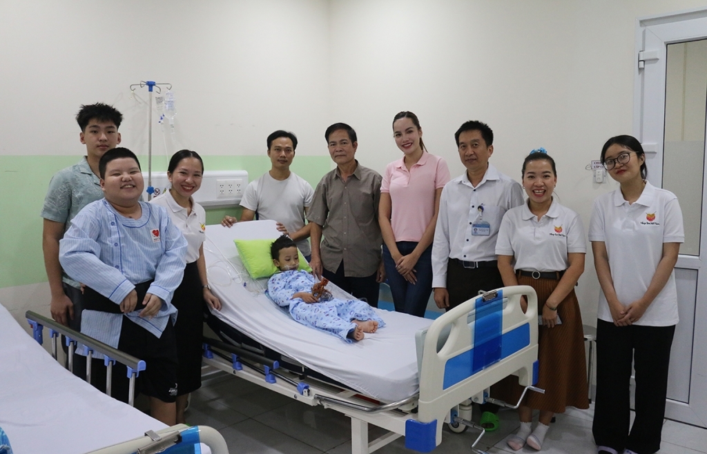 Hành trình tiếp sức nhịp tim của Hoa hậu Lê Hoàng Phương, bệnh nhi thứ 3 đã hồi phục