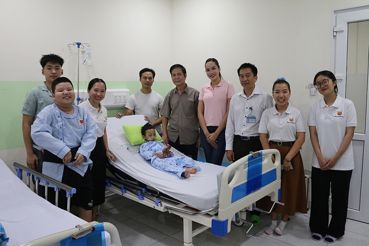 Hành trình tiếp sức nhịp tim của Hoa hậu Lê Hoàng Phương, bệnh nhi thứ 3 đã hồi phục