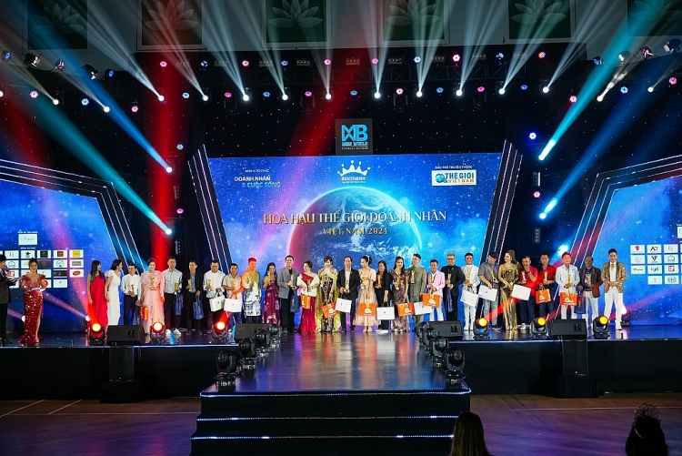 Dàn sao showbiz cùng 'cầm cân nảy mực' chọn Phạm Nết đăng quang ngôi vị 'Miss World Business Vietnam 2024'
