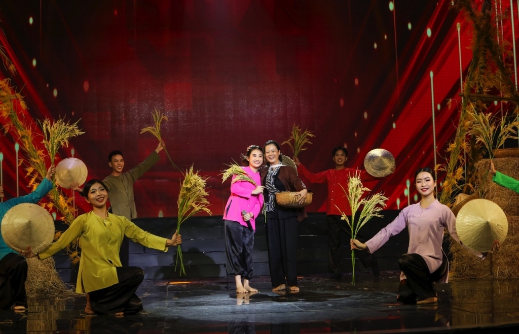 'Dấu ấn Việt' chung kết 2: Bản hòa ca về tình yêu quê hương đất nước