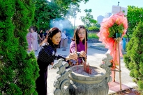 Ban tổ chức DANAFF II dâng hương tượng đài Danh tướng Nguyễn Tri Phương