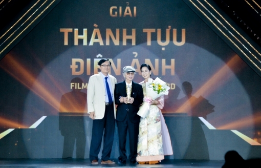 Đạo diễn, NSND Đặng Nhật Minh được vinh danh với giải thưởng Thành tựu điện ảnh tại Liên hoan phim Châu Á Đà Nẵng lần thứ II