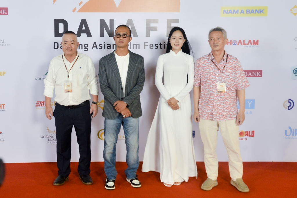 Dàn sao đổ bộ thảm đỏ khai mạc Liên hoan phim châu Á Đà Nẵng lần thứ II