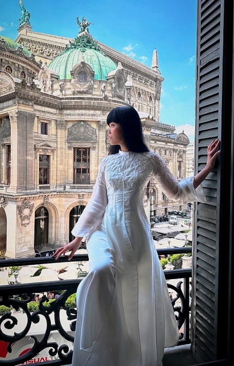 Jessica Minh Anh diễn vedette tại 'Tuần lễ thời trang Paris Haute Couture'