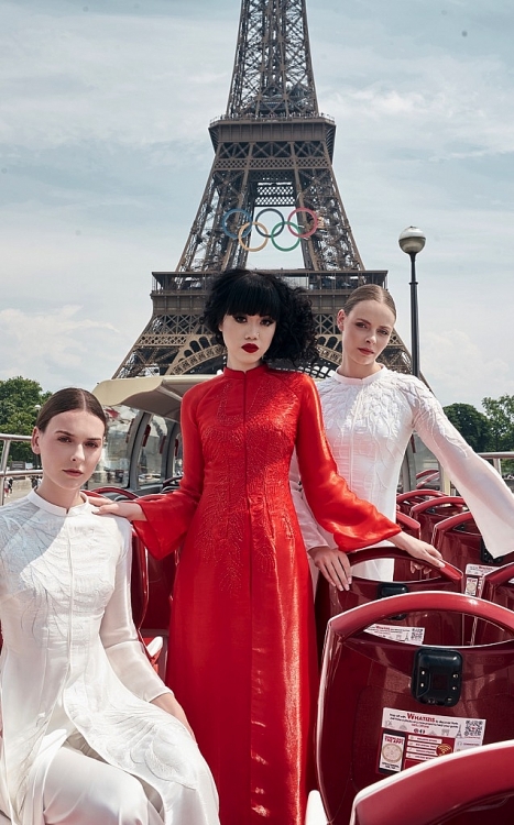 Jessica Minh Anh diễn vedette tại 'Tuần lễ thời trang Paris Haute Couture'