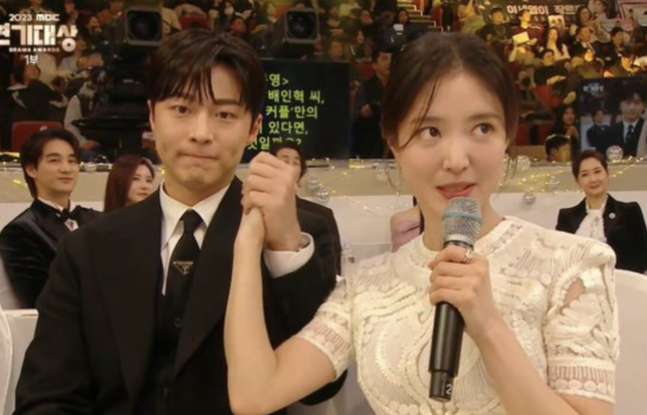 Những cặp sao Hàn được đồn hẹn hò vì 'chemistry' cực đỉnh trong phim: Kim Soo Hyun - Kim Ji Won