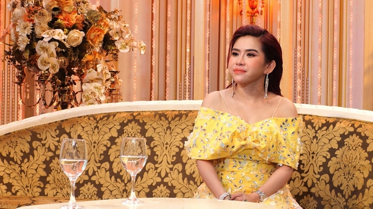 Bình Tinh: Chạy show bao nhiêu 'đổ hết tiền' vào đoàn cải lương Huỳnh Long