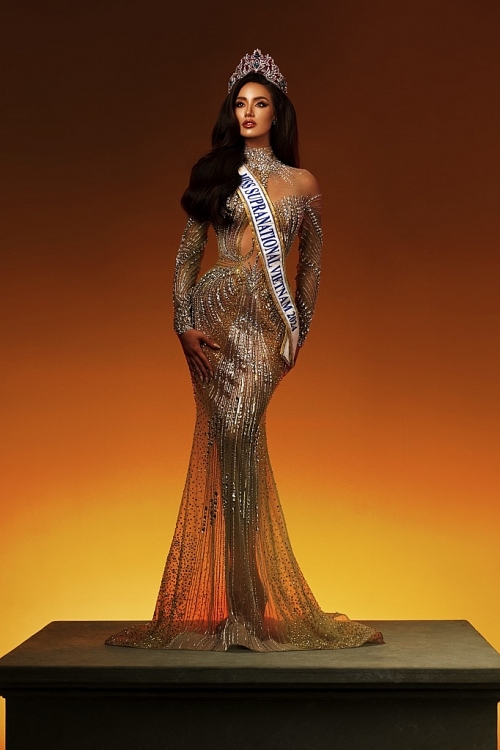 Trang phục dạ hội chính thức của Lydie Vũ tại đêm chung kết 'Miss Supranational 2024'