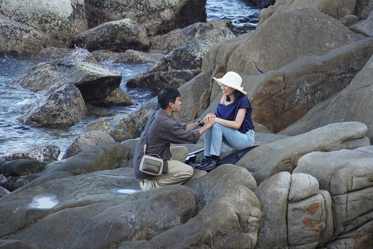 Nữ đạo diễn Giang Thanh mang câu chuyện tích cực tới 'Tình yêu đến cùng gió biển'