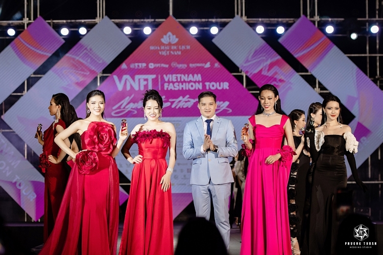 Khán giả Quảng Ninh mãn nhãn với 'Vietnam Fashion Tour'