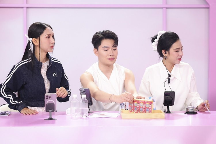 'Siêu sao siêu sales': Cười nghiêng ngả với loạt tiểu phẩm của Võ Tấn Phát, Jun Vũ, Nguyên Thảo trên sóng livestream