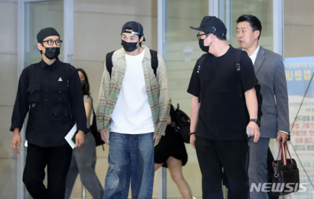 Netizen phản đối việc sao Hàn lộ diện tại sân bay sau tranh cãi của Byun Woo Seok