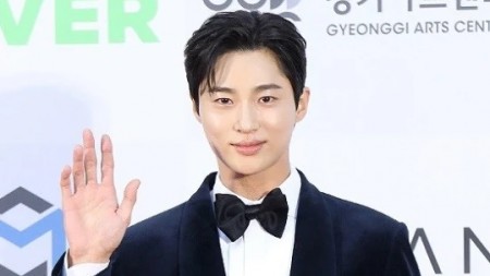 Mặc scandal, Byun Woo Seok vẫn bỏ xa loạt nam thần trên bảng xếp hạng diễn viên