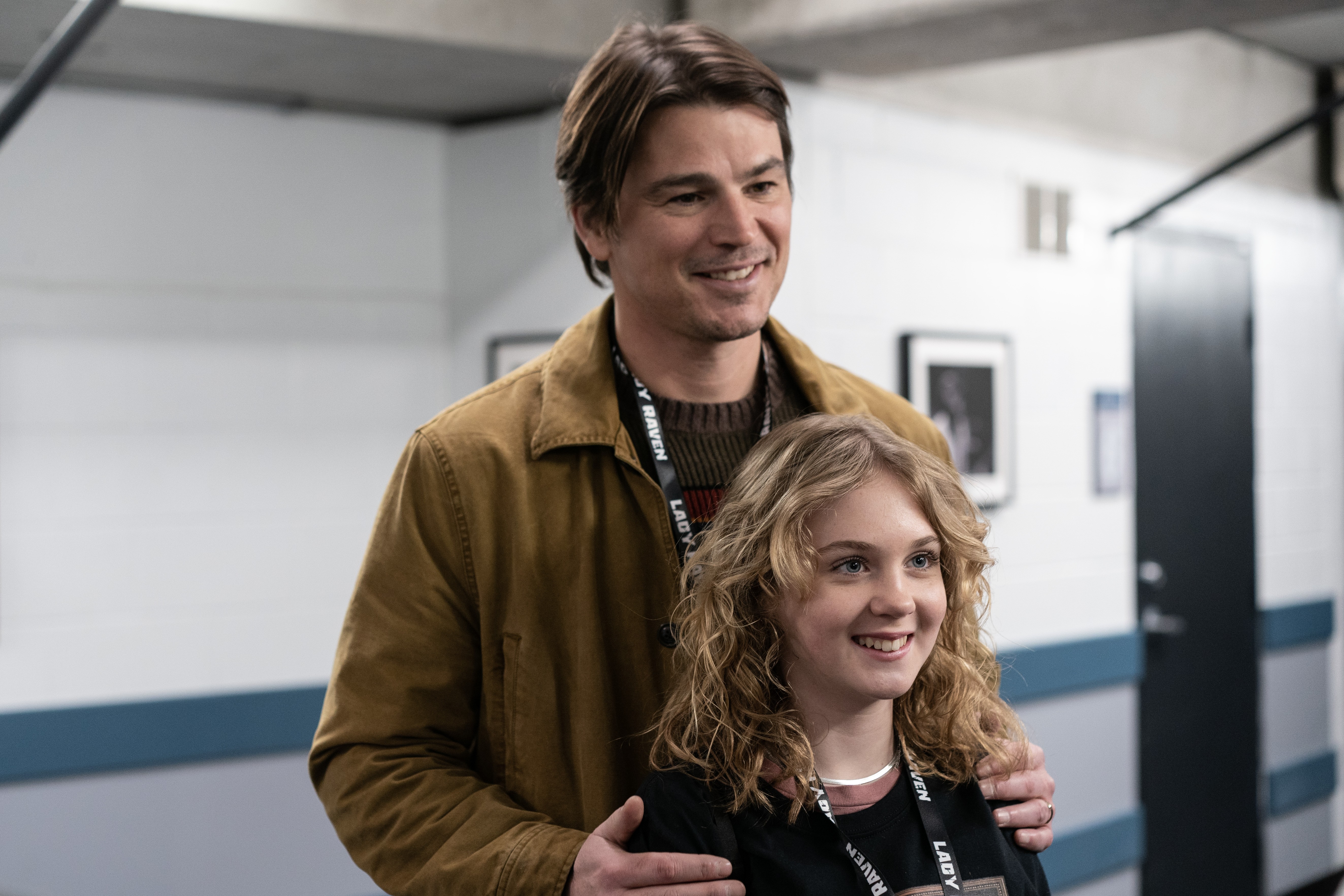 Josh Hartnett trở lại màn ảnh cùng dàn diễn viên trẻ triển vọng trong 'Bẫy' của ông hoàng kinh dị M. Night Shyamalan