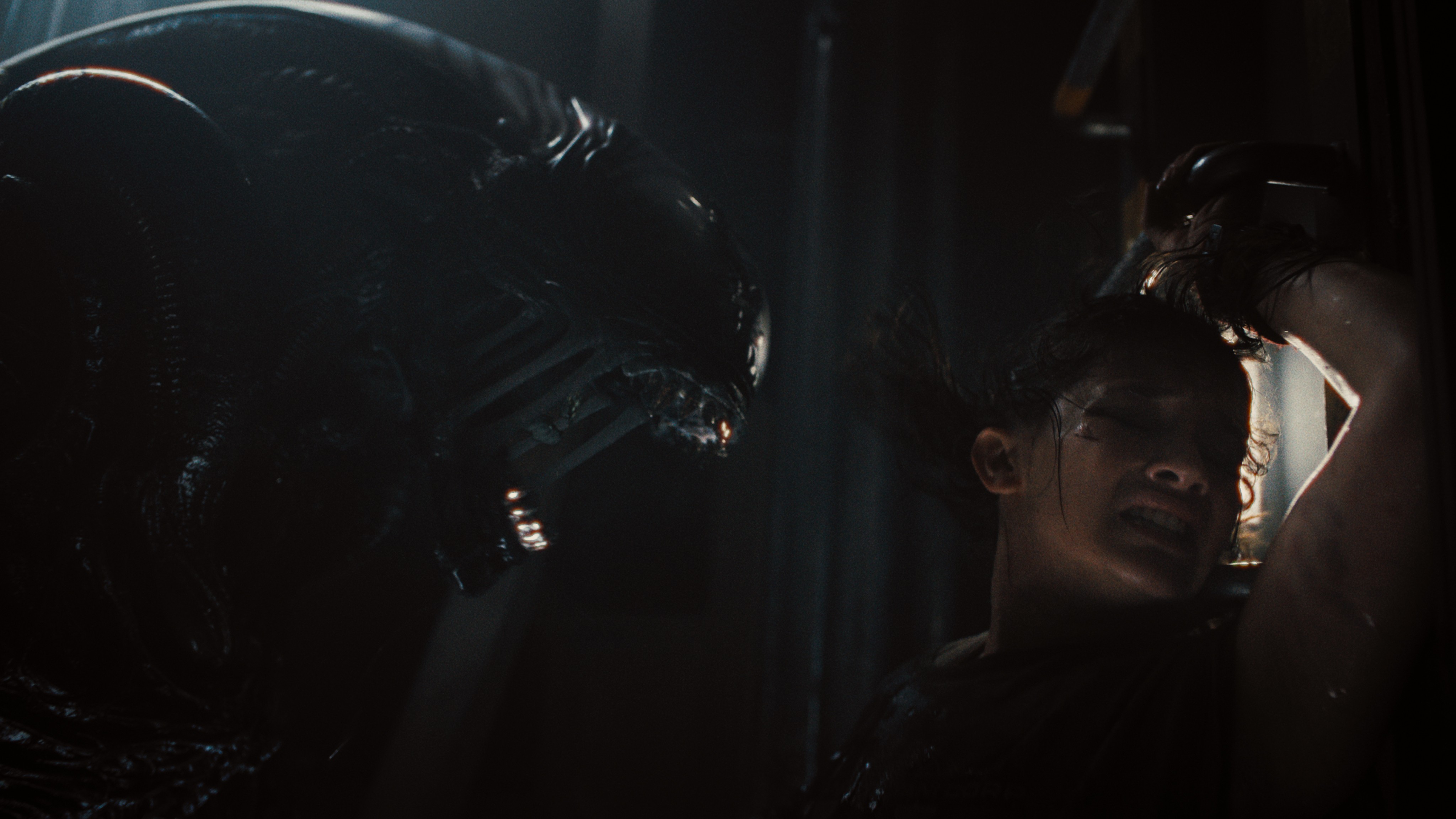 'Alien: Romulus' hé lộ thảm họa kinh hoàng khi đối mặt quái vật Xenomorph ngoài không gian