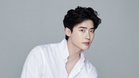 'Bạn trai IU' Lee Jong Suk bị tố 'thiếu chuyên nghiệp', gây ảnh hưởng đến nhiều người