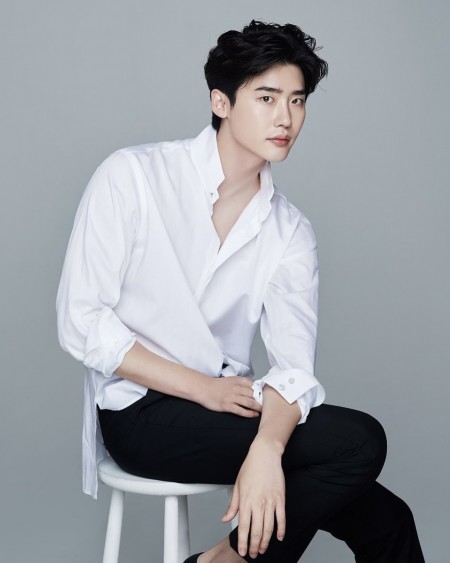 Lee Jong Suk bị tố 'thiếu chuyên nghiệp', gây ảnh hưởng đến nhiều người