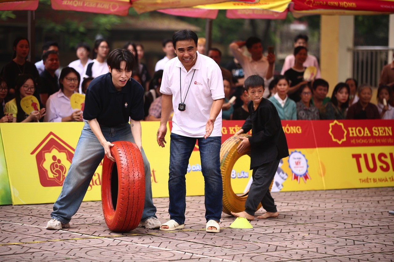 MC Quyền Linh, Hoa hậu Khánh Vân, Hoa hậu Thùy Tiên cùng nhiều nghệ sĩ tham gia 'Mái ấm gia đình Việt' tại Hậu Giang