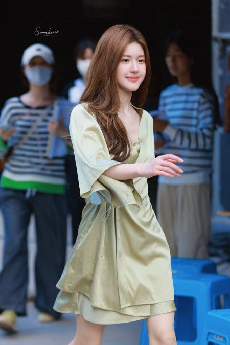 Triệu Lộ Tư lộ tạo hình học sinh trong phim mới, tại sao dân tình chưa gì đã 'ngán ngẩm'?