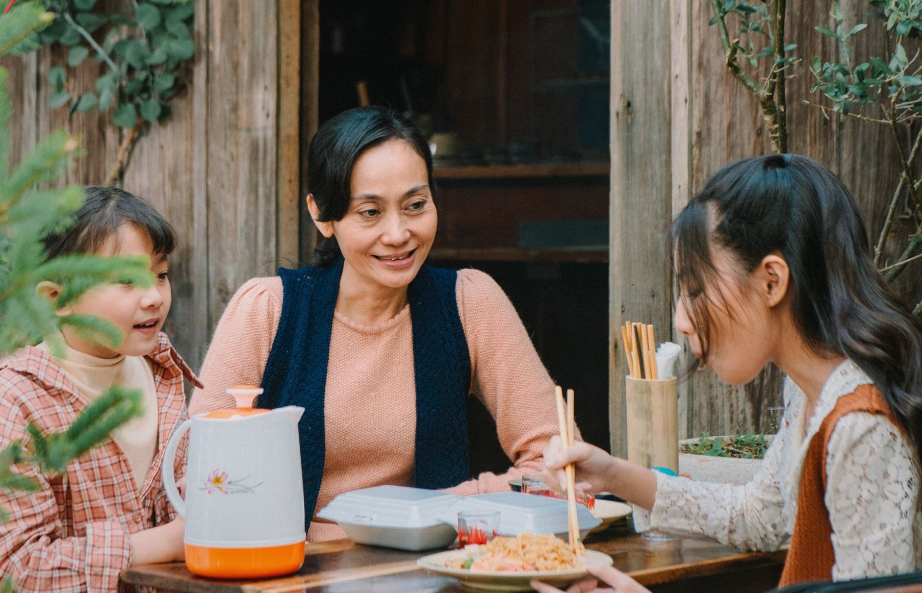 'Hạnh phúc bị đánh cắp' vượt 100 triệu lượt xem, Ngọc Lan thích vai phản diện của NSƯT Hạnh Thúy